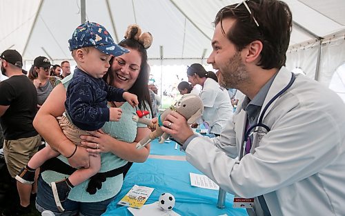 JOHN WOODS / FREE PRESS
Conor and his mother Leslie Koehler test the reflexes of his stuffy as Cody Dangerfield, medical student, looks on at the Teddy Bears&#x2019; Picnic in Assiniboine Park  Sunday, September 8, 2024. 

Reporter: tyler