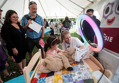 JOHN WOODS / FREE PRESS
Leanne Tyndall, Paediatric EEG technologist, right shows &#x201c;scans&#x201d; to Kristin Funari and daughter Natalie at the Teddy Bears&#x2019; Picnic in Assiniboine Park  Sunday, September 8, 2024. 

Reporter: tyler