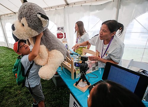 JOHN WOODS / FREE PRESS
Armie Kousonsavath, nurse at Women's Hospital, checks out Willie Weger&#x2019;s big wolf at the Teddy Bears&#x2019; Picnic in Assiniboine Park  Sunday, September 8, 2024. 

Reporter: tyler