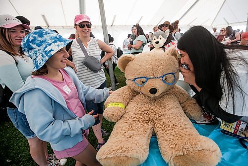 JOHN WOODS / FREE PRESS
Kiera, from left, Kailee and Terri-Lynn Gren look on as medical student Umema Rafay checks Daisy&#x2019;s ears at the Teddy Bears&#x2019; Picnic in Assiniboine Park  Sunday, September 8, 2024. 

Reporter: tyler