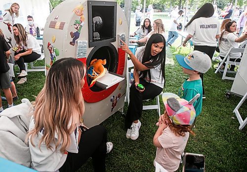 JOHN WOODS / FREE PRESS
Jade Sydney, right, and Riianna, x-ray technology students from the Children's Hospital diagnostic imagining department, &#x201c;scan&#x201d; a stuffy at the Teddy Bears&#x2019; Picnic in Assiniboine Park  Sunday, September 8, 2024. 

Reporter: tyler