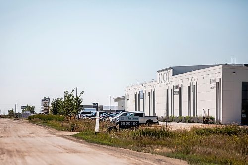 MIKAELA MACKENZIE / WINNIPEG FREE PRESS

A row of new businesses on Caron Road, just west of the Perimeter, on Monday, Sept. 9, 2024. 

For Gabby story.
Winnipeg Free Press 2024