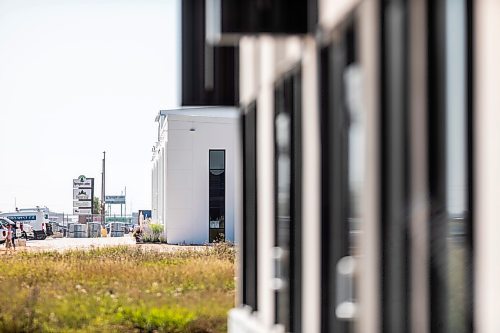 MIKAELA MACKENZIE / WINNIPEG FREE PRESS

A row of new businesses on Caron Road, just west of the Perimeter, on Monday, Sept. 9, 2024. 

For Gabby story.
Winnipeg Free Press 2024