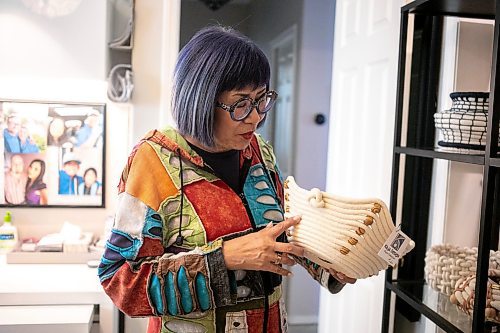 MIKAELA MACKENZIE / WINNIPEG FREE PRESS

Karen Kerr, who makes baskets, vases, and bowls and bags from ropes, shows work in her home studio on Monday, Sept. 9, 2024. 

For AV story.
Winnipeg Free Press 2024