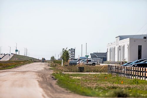 MIKAELA MACKENZIE / WINNIPEG FREE PRESS

A row of new businesses on Caron Road, just west of the Perimeter, on Monday, Sept. 9, 2024. 

For Gabby story.
Winnipeg Free Press 2024