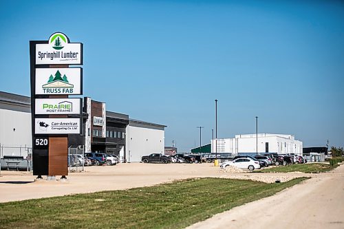 MIKAELA MACKENZIE / WINNIPEG FREE PRESS

A row of new businesses on Caron Road, just west of the Perimeter, on Monday, Sept. 9, 2024. 

For Gabby story.
Winnipeg Free Press 2024