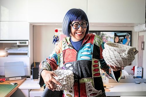 MIKAELA MACKENZIE / WINNIPEG FREE PRESS

Karen Kerr, who makes baskets, vases, and bowls and bags from ropes, in her home studio on Monday, Sept. 9, 2024. 

For AV story.
Winnipeg Free Press 2024