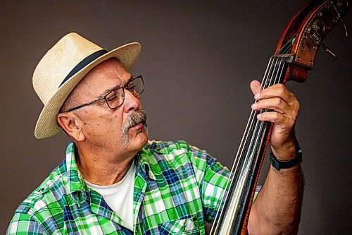 NIC ADAM / FREE PRESS
Don Wiebe plays the double bass at a lively bluegrass jam Friday morning in the Lake Trail Family Restaurant in Anola, MB.
240906 - Friday, September 06, 2024.

Reporter: ?