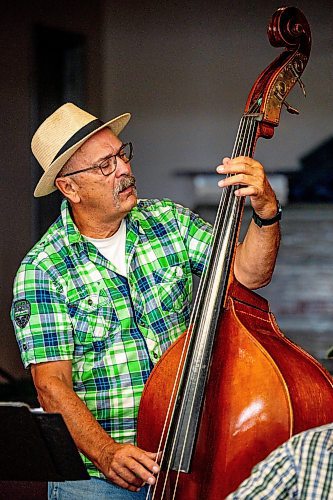 NIC ADAM / FREE PRESS
Don Wiebe plays the double bass at a lively bluegrass jam Friday morning in the Lake Trail Family Restaurant in Anola, MB.
240906 - Friday, September 06, 2024.

Reporter: ?