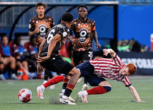 JOHN WOODS / WINNIPEG FREE PRESS
Valour FC&#x2019;s Dante Campbell (6) defends against Atl&#xe9;tico Ottawa&#x2019;s Ollie Bassett (10) during first half Canadian Premier League action in Winnipeg Monday, September 9, 2024. 
Reporter: ?