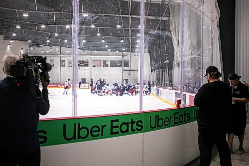 MIKAELA MACKENZIE / WINNIPEG FREE PRESS

An informal preseason captain&#x573; skate at the Hockey For All Centre on Tuesday, Sept. 10, 2024. 

For Mike McIntyre story.
Winnipeg Free Press 2024