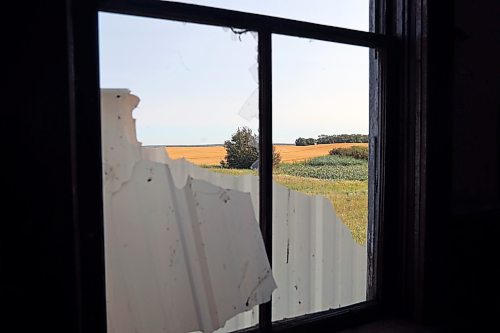 Fields surround the Berbank Memorial Church south of Nesbitt in Manitoba. (Connor McDowell/Brandon Sun)