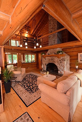 Todd Lewys / Winnipeg Free Press



You feel like you've stepped inside a luxurious lodge in the Canadian wilderness the moment you set foot in the home.