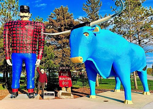 Margaret Mackintosh / Winnipeg Free Press
Paul Bunyan, Gord Mackintosh as Mini-Paul, and Babe.