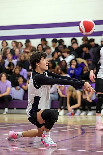 Ethan Baraniuk digs a ball during his Grade 11 year. (Tim Smith/The Brandon Sun)