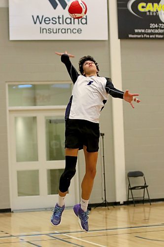 Ethan Baraniuk serves during a match last season. (Thomas Friesen/The Brandon Sun)