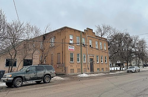 Police responded to a call for a man who was “unresponsive” in a residence located on the 200 block of Fountain Street just after 3 a.m. Saturday. (Katrina Clarke / Winnipeg Free Press)