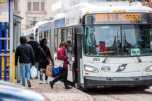 MIKAELA MACKENZIE / WINNIPEG FREE PRESS
	
Winnipeg Transit buses on Graham Avenue on Wednesday, Dec. 20, 2023. For transit series.
Winnipeg Free Press 2023