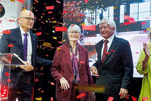 MIKE DEAL / FREE PRESS
Walter and Maria Schroeder are showered with confetti after the announcement of their $15 million donation in the RRC Polytech's Manitou a bi Bii daziigae building, Thursday morning.
The announcement launched the Schroeder Institute of Entertainment and Media Arts after the donation of $15 million from Walter and Maria Schroeder through the Schroeder Foundation.
(From left) Fred Meier, President and CEO of RRC Polytech, Maria and Walter Schroeder.
240912 - Thursday, September 12, 2024.