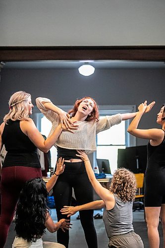 MIKAELA MACKENZIE / WINNIPEG FREE PRESS

Rhea Rodych-Rasidescu (centre) and Dora Carroll (left), Hera Nalam, Andrea del Campo, and Julia Davis run through a scene on Thursday, Sept. 12, 2024. An all-woman cast and crew are behind the upcoming Winnipeg Studio Theatre-Rainbow Stage presentation of Miss Shakespeare.

For arts story.
Winnipeg Free Press 2024