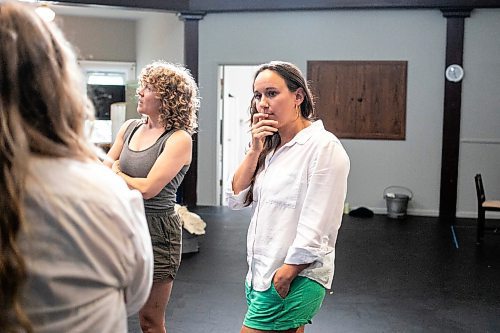 MIKAELA MACKENZIE / WINNIPEG FREE PRESS

Director Erin McGrath during rehearsals on Thursday, Sept. 12, 2024. An all-woman cast and crew are behind the upcoming Winnipeg Studio Theatre-Rainbow Stage presentation of Miss Shakespeare.

For arts story.
Winnipeg Free Press 2024