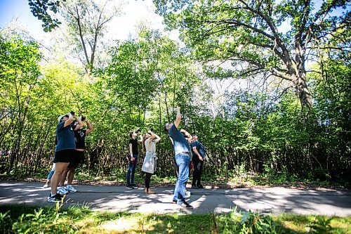 MIKAELA MACKENZIE / WINNIPEG FREE PRESS

The University of Manitoba Indigenous Birding Club on their weekly birding walk in King&#x573; Park on Friday, Aug. 30, 2024. 

For Eva story.
Winnipeg Free Press 2024