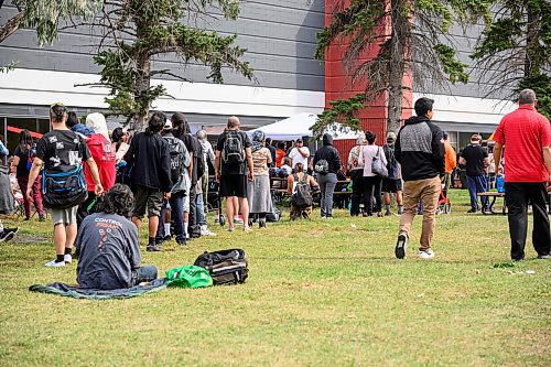 Mike Sudoma/Free Press
A large number of participants wait in line for food outside of N’Dinawemak as the Gizhe Waa Ti-Sii-Win Service Expo offers free health services to those in need Friday
Sept 13, 2024
