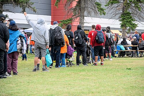 Mike Sudoma/Free Press
A large number of participants wait in line for food outside of N’Dinawemak as the Gizhe Waa Ti-Sii-Win Service Expo offers free health services to those in need Friday
Sept 13, 2024
