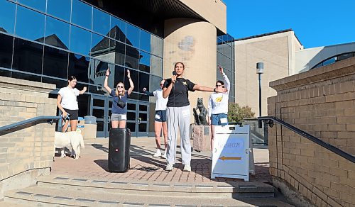 Members of the Brandon University Bobcats women's volleyball team lead Terry Fox Run participants in a warmup before setting off on Sunday morning. (Colin Slark/The Brandon Sun)