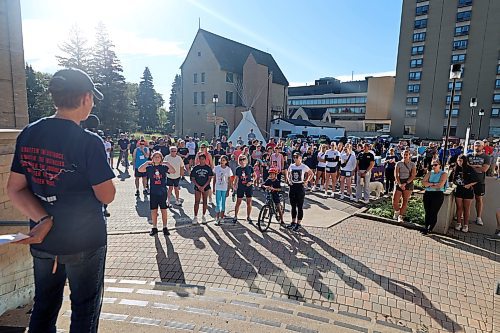 Event co-ordinator Heather Stewart tells Terry Fox Run participants about this year's route just head of the kickoff on Sunday morning. (Colin Slark/The Brandon Sun)