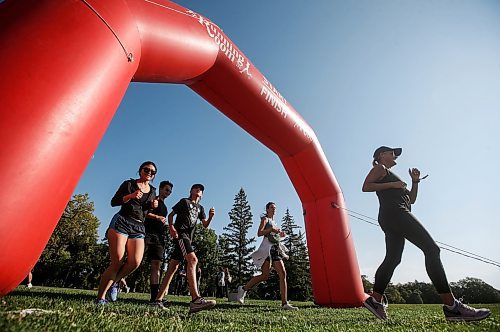 JOHN WOODS / FREE PRESS
Participants take part in the Terry Fox Run in Assiniboine Park Sunday, September 15, 2024. 

Reporter: tyler