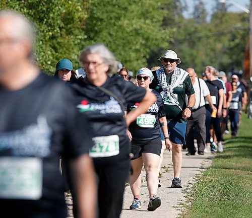 JOHN WOODS / FREE PRESS
People participate in the Winnipeg Run for Palestine, a charity run to raise funds for Islamic Relief Canada, in Assiniboine Park Sunday, September 15, 2024. 

Reporter: tyler