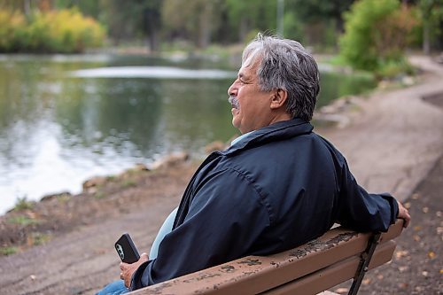 BROOK JONES / FREE PRESS
Lifelong St. Vital resident Laurier Gladue watches Canada geese and ducks at the St. Vital Duck Pond in Winnipeg, Man., Monday, Sept. 16, 2024.