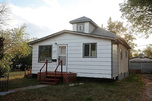 16092024
A home on Park Street owned by Prairie Mountain Health. PMH is looking to have the home demolished and has put out a request for proposals for contractors. (Tim Smith/The Brandon Sun)