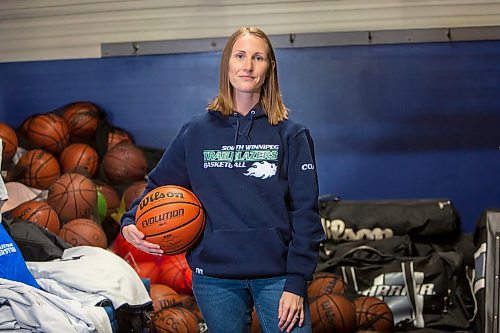 BROOK JONES / FREE PRESS
Thirty-six-year-old Carrissa Reyes is a volunteer coach with the 7-8 coed South Winnipeg Trailblazers basketball team that plays in the Winnipeg Minor Basketball Association community league. Reyes who is also a volunteer director on the board of the WMBA is pictured holding a basketball at the South Winnipeg Community Centre Waverley Site in Winnipeg, Man., Monday, Sept. 16, 2024.