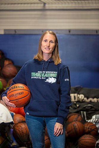 BROOK JONES / FREE PRESS
Thirty-six-year-old Carrissa Reyes is a volunteer coach with the 7-8 coed South Winnipeg Trailblazers basketball team that plays in the Winnipeg Minor Basketball Association community league. Reyes who is also a volunteer director on the board of the WMBA is pictured holding a basketball at the South Winnipeg Community Centre Waverley Site in Winnipeg, Man., Monday, Sept. 16, 2024.