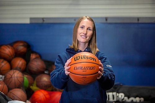 BROOK JONES / FREE PRESS
Thirty-six-year-old Carrissa Reyes is a volunteer coach with the 7-8 coed South Winnipeg Trailblazers basketball team that plays in the Winnipeg Minor Basketball Association community league. Reyes who is also a volunteer director on the board of the WMBA is pictured holding a basketball at the South Winnipeg Community Centre Waverley Site in Winnipeg, Man., Monday, Sept. 16, 2024.