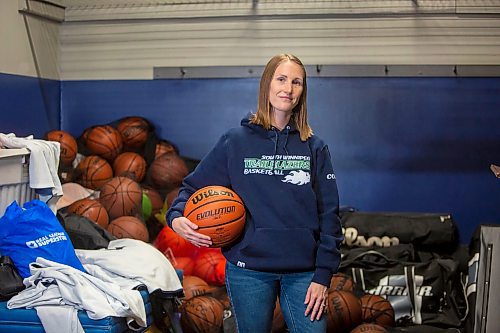 BROOK JONES / FREE PRESS
Thirty-six-year-old Carrissa Reyes is a volunteer coach with the 7-8 coed South Winnipeg Trailblazers basketball team that plays in the Winnipeg Minor Basketball Association community league. Reyes who is also a volunteer director on the board of the WMBA is pictured holding a basketball at the South Winnipeg Community Centre Waverley Site in Winnipeg, Man., Monday, Sept. 16, 2024.