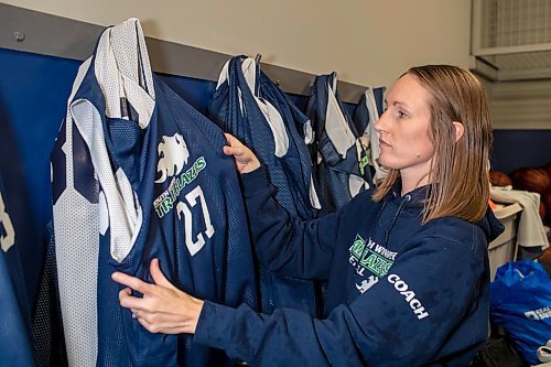 BROOK JONES / FREE PRESS
Thirty-six-year-old Carrissa Reyes is a volunteer coach with the 7-8 coed South Winnipeg Trailblazers basketball team that plays in the Winnipeg Minor Basketball Association community league. Reyes who is also a volunteer director on the board of the WMBA is pictured organizing basketball team jerseys in a basketball storage room at the South Winnipeg Community Centre Waverley Site in Winnipeg, Man., Monday, Sept. 16, 2024.