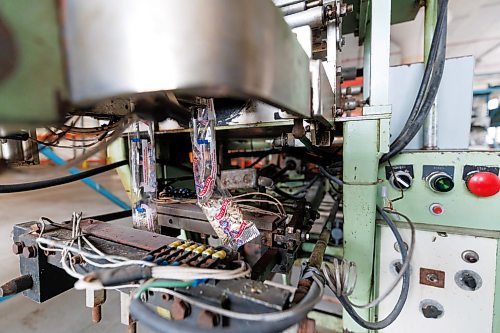 MIKE DEAL / FREE PRESS
A packaging machine that still has bags of salted sunflower seeds coming out of it.
Nutty Club warehouse and packaging facility at 130 Galt Avenue where everything is getting ready to be put up for auction.
240910 - Tuesday, September 10, 2024.