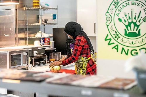 MIKAELA MACKENZIE / WINNIPEG FREE PRESS

Ganiyat Oyesomi-Daibu makes spicy Sichuan fried noodles at Wang Dao Bistro in Morden on Wednesday, Sept. 11, 2024. 

For AV story.
Winnipeg Free Press 2024