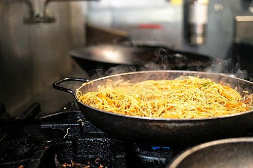 MIKAELA MACKENZIE / WINNIPEG FREE PRESS

Ganiyat Oyesomi-Daibu makes spicy Sichuan fried noodles at Wang Dao Bistro in Morden on Wednesday, Sept. 11, 2024. 

For AV story.
Winnipeg Free Press 2024