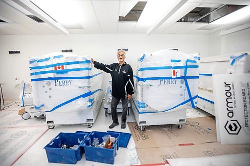 MIKAELA MACKENZIE / WINNIPEG FREE PRESS

Martin Hiebert, who is opening up Prairie Hyperbarics, in the under-construction space in Winnipeg on Tuesday, Sept. 17, 2024. Hiebert is a cancer survivor because of hyperbaric treatment he received in Alberta.

For Martin Cash story.
Winnipeg Free Press 2024