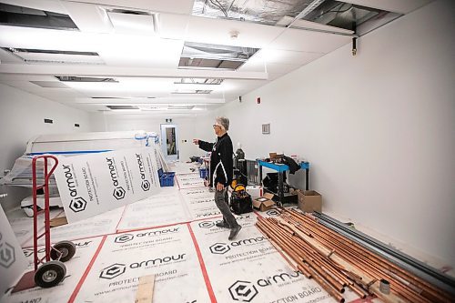 MIKAELA MACKENZIE / WINNIPEG FREE PRESS

Martin Hiebert, who is opening up Prairie Hyperbarics, in the under-construction space in Winnipeg on Tuesday, Sept. 17, 2024. Hiebert is a cancer survivor because of hyperbaric treatment he received in Alberta.

For Martin Cash story.
Winnipeg Free Press 2024