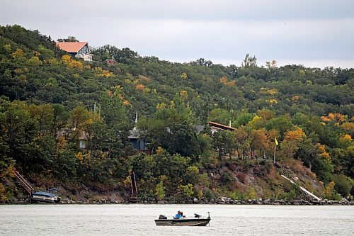 17092024
Boaters fish on Pelican Lake in Ninette on a warm Tuesday afternoon. 
(Tim Smith/The Brandon Sun)