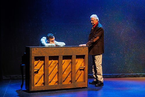 MIKE DEAL / FREE PRESS
David Sklar as Mitch (left) and Harry Nelken as Morrie (right) during the media cal for The Winnipeg Jewish Theatre&#x2019;s production of Tuesdays with Morrie which runs September 19-29. 
Reporter: Ben Waldman
240917 - Tuesday, September 17, 2024.