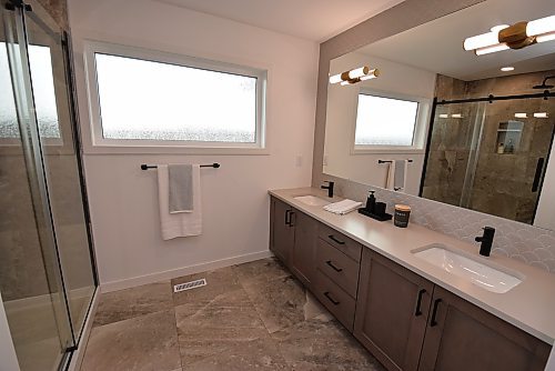 Todd Lewys / Winnipeg Free Press
Naturally bright and elegantly finished, the ensuite - which comes with a heated tile floor and gorgeous walk-in shower - is the definition practical luxury.