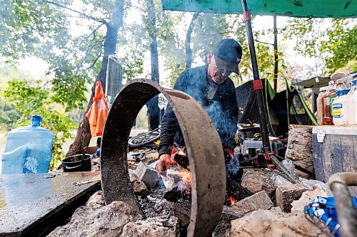 MIKE DEAL / FREE PRESS
Terry trends to a fire while trying to dry off clothing in his campsite at Fort Rouge park Wednesday afternoon.
Reporter: Katrina Clarke
240918 - Wednesday, September 18, 2024.