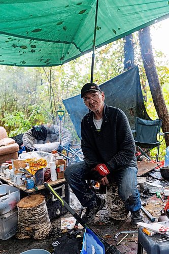 MIKE DEAL / FREE PRESS
Terry trends to a fire while trying to dry off clothing in his campsite at Fort Rouge park Wednesday afternoon.
Reporter: Katrina Clarke
240918 - Wednesday, September 18, 2024.