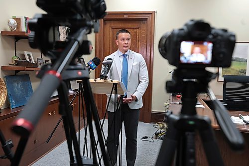 Ruth Bonneville / Free Press


Local - NDP Moyes

NDP Caucus Chair, MLA Mike Moyes, responds to questions from reporters in his office at the Legislative Building regarding the removal of Mark Wasyliw from party earlier this week.


Sept 18th,  2024L